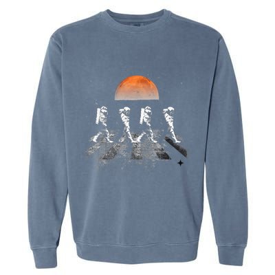 Astronauts Journey To Mars Astronauts In Walking In Space Garment-Dyed Sweatshirt