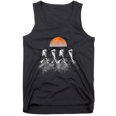 Astronauts Journey To Mars Astronauts In Walking In Space Tank Top