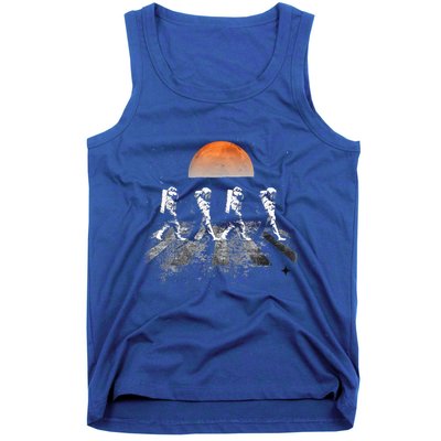 Astronauts Journey To Mars Astronauts In Walking In Space Tank Top