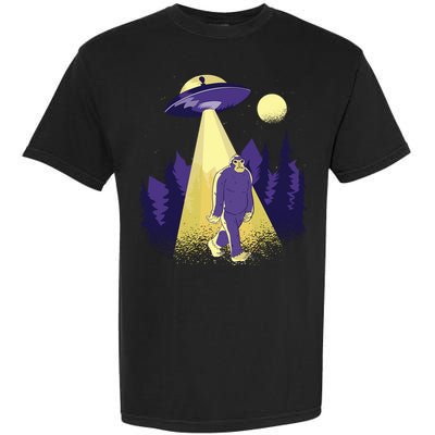 Aliens Kidnapping Bigfoot Garment-Dyed Heavyweight T-Shirt