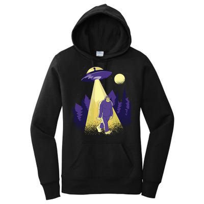 Aliens Kidnapping Bigfoot Women's Pullover Hoodie