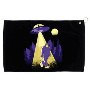 Aliens Kidnapping Bigfoot Grommeted Golf Towel