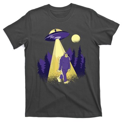 Aliens Kidnapping Bigfoot T-Shirt