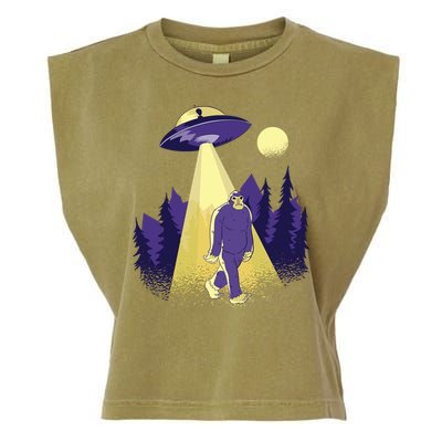 Aliens Kidnapping Bigfoot Garment-Dyed Women's Muscle Tee