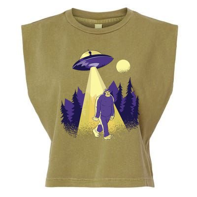 Aliens Kidnapping Bigfoot Garment-Dyed Women's Muscle Tee