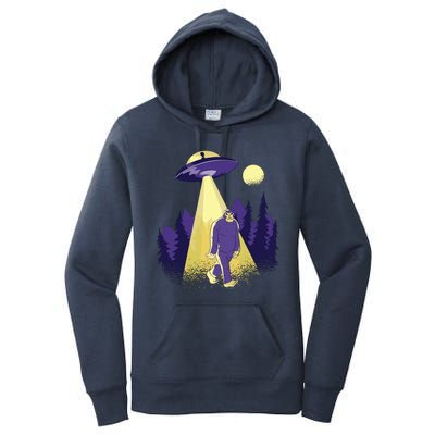 Aliens Kidnapping Bigfoot Women's Pullover Hoodie