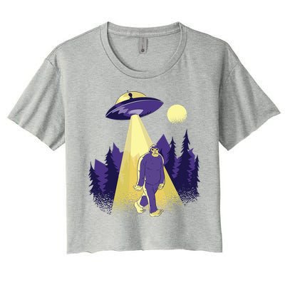 Aliens Kidnapping Bigfoot Women's Crop Top Tee