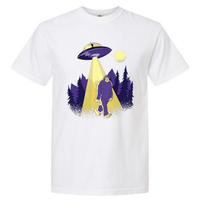 Aliens Kidnapping Bigfoot Garment-Dyed Heavyweight T-Shirt