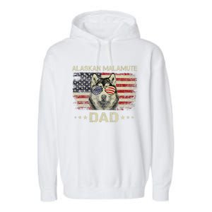 Alaskan Malamute Dad Dog Lovers American Flag 4th Of July Garment-Dyed Fleece Hoodie