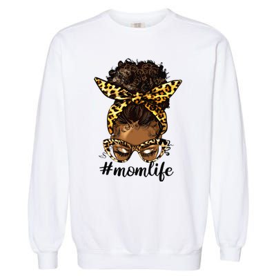 Afro Mom Life Messy Bun American Black Mom Mother’s Day Garment-Dyed Sweatshirt