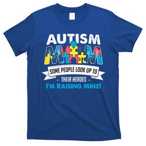 Autism Mom People Look Up To Their Heroes IM Raising Mine Gift T-Shirt