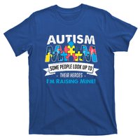 Autism Mom People Look Up To Their Heroes IM Raising Mine Gift T-Shirt