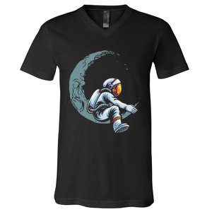 Astronaut Moon Projector Astronomy Telescope Stargazing V-Neck T-Shirt