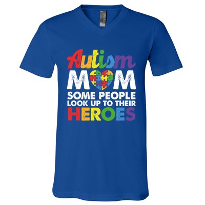 Autism Mom Raising My Hero Autism Awareness Puzzle Heart Cute Gift V-Neck T-Shirt