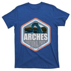 America National Park Arches Beautiful Design For Explorers Gift T-Shirt