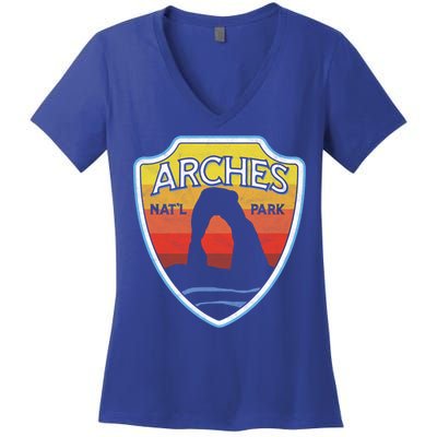 Arches National Park (Utah) Sun Vintage Design Gift Women's V-Neck T-Shirt