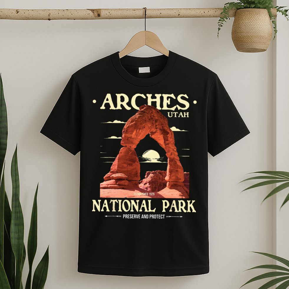 Arches National Park Retro Hiking & Camping Lover T-Shirt