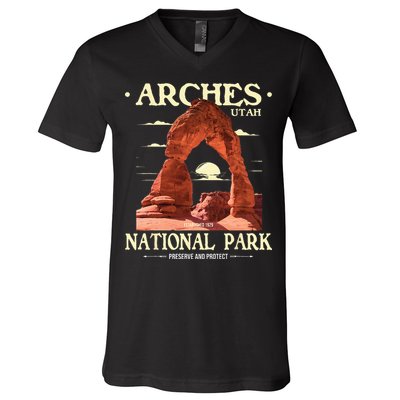 Arches National Park Retro Hiking & Camping Lover V-Neck T-Shirt