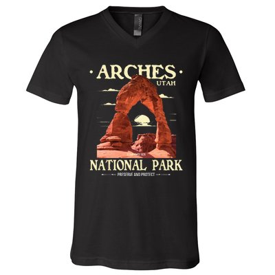 Arches National Park Retro Hiking & Camping Lover V-Neck T-Shirt