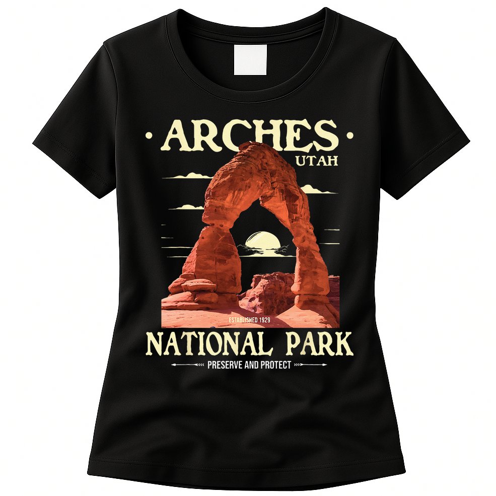Arches National Park Retro Hiking & Camping Lover Womens T-Shirt
