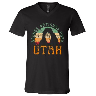 Arches National Park Utah Desert Arch Retro Sunset Vintage V-Neck T-Shirt