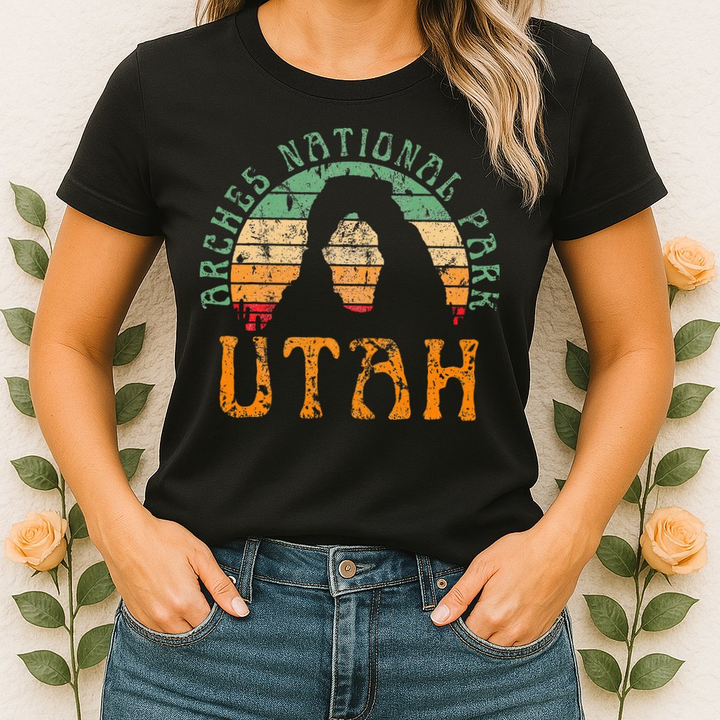 Arches National Park Utah Desert Arch Retro Sunset Vintage Womens T-Shirt