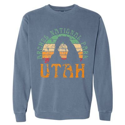 Arches National Park Utah Desert Arch Retro Sunset Vintage Garment-Dyed Sweatshirt
