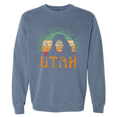 Arches National Park Utah Desert Arch Retro Sunset Vintage Garment-Dyed Sweatshirt