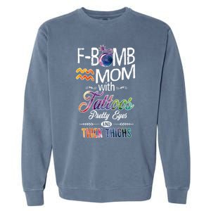 Aquarius Symbole Mom With Tattoos Pretty Eyes Thick Thighs Great Gift Garment-Dyed Sweatshirt