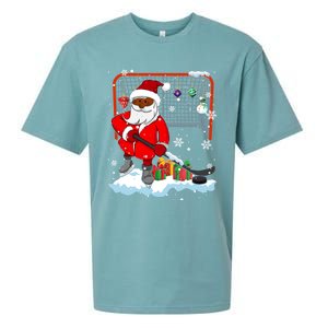 Afro Santa Playing Hockey Xmas Black Afro Hockey Player Gift Sueded Cloud Jersey T-Shirt