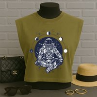 Astronaut in the lotus position Garment-Dyed Women's Muscle Tee