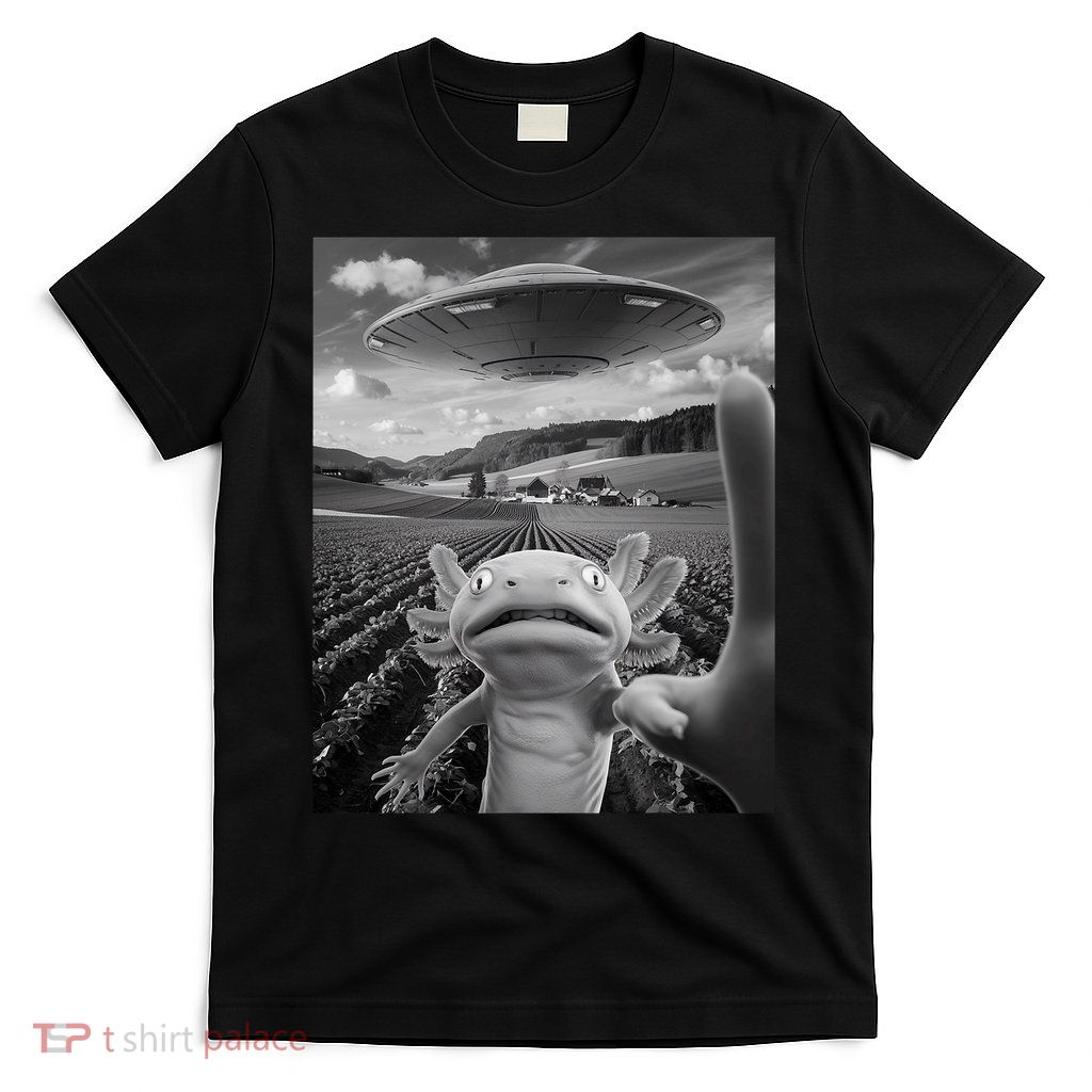 Axolotl Selfie With Alien UFO Funny Axolotl Gifts For Women T-Shirt