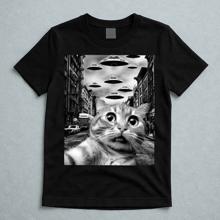 Alien UFO Funny Cat Selfie T-Shirt