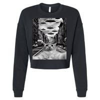 Alien UFO Funny Cat Selfie Cropped Pullover Crew