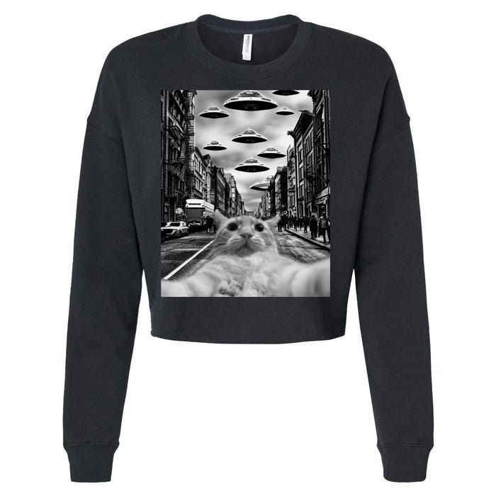 Alien UFO Funny Cat Selfie Cropped Pullover Crew