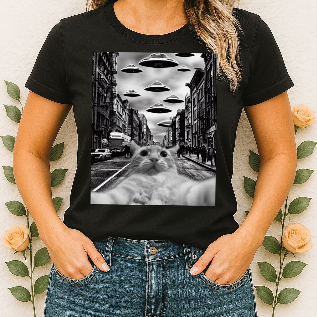 Alien UFO Funny Cat Selfie Womens T-Shirt