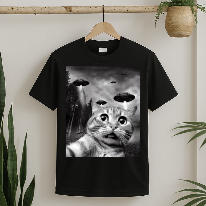 Alien UFO Funny Cat Selfie T-Shirt