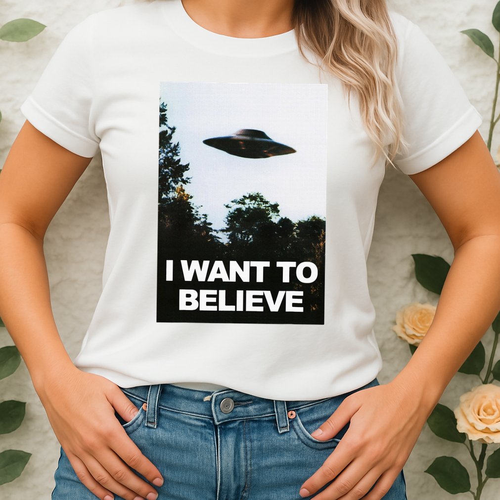 Alien Ufo Hunter I Want To Believe Womens T-Shirt