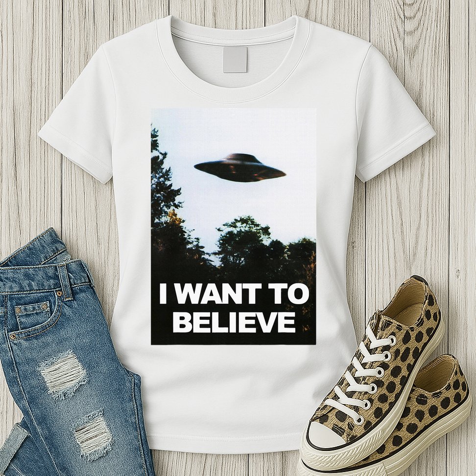 Alien Ufo Hunter I Want To Believe Womens T-Shirt