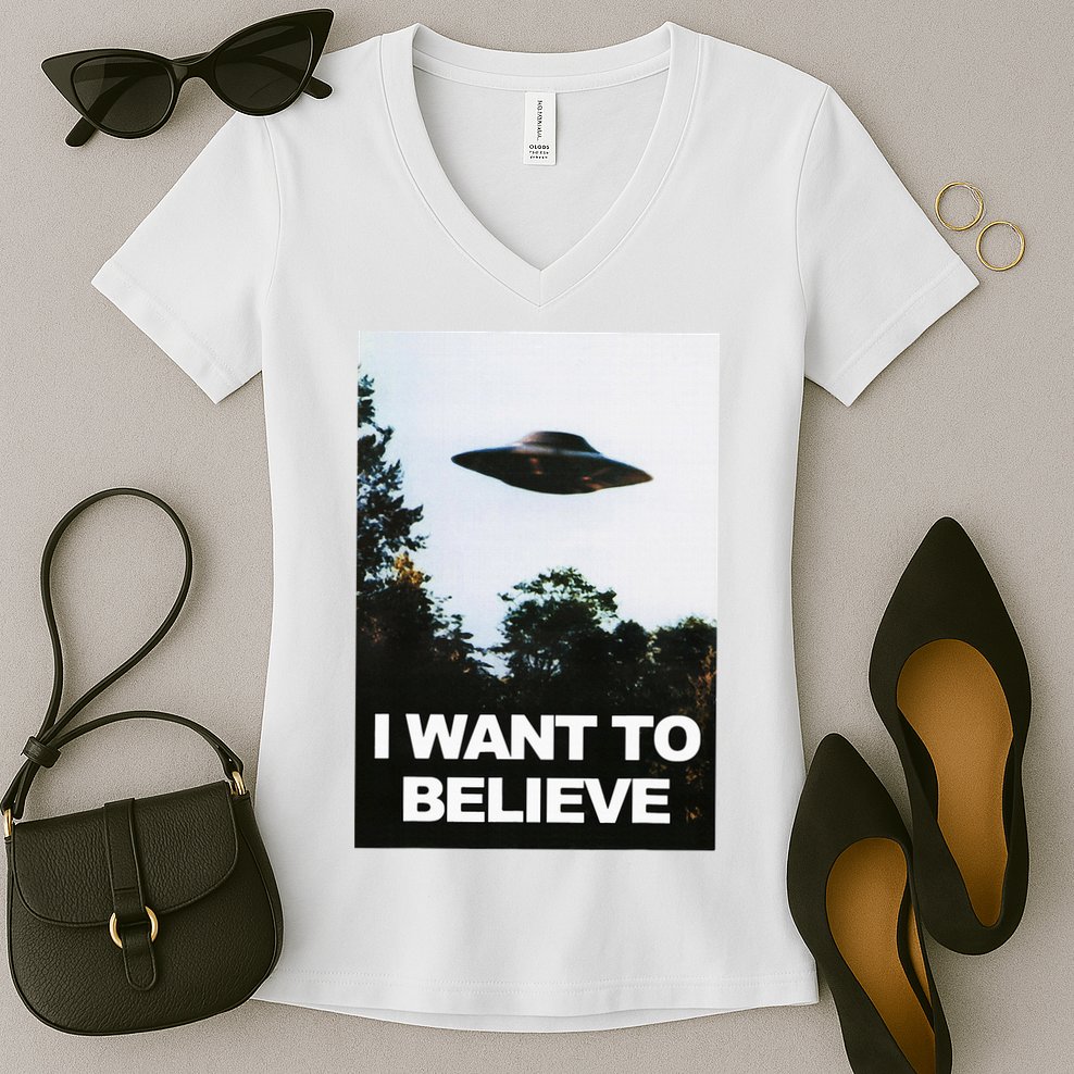 Alien Ufo Hunter I Want To Believe Women's V-Neck T-Shirt