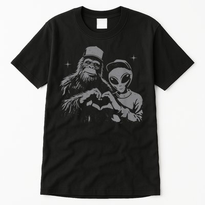 Bigfoot And Alien Sasquatch Love Hand Sign Tall T-Shirt