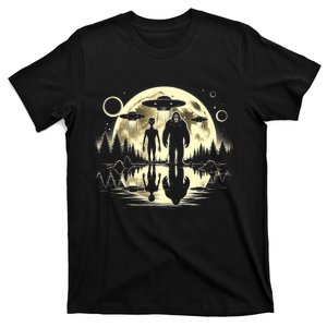 Bigfoot And Alien Moon Ufo Extraterrestrial Sasquatch T-Shirt