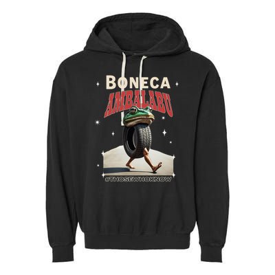 Boneca Ambalabu Italian Brainrot Meme Frog With Feet Bootleg Garment-Dyed Fleece Hoodie