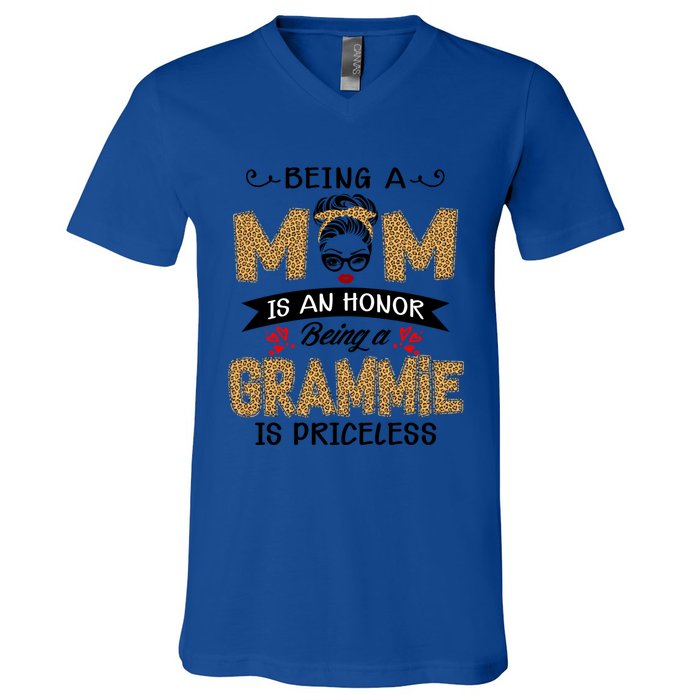 Being A Mom Is An Honor Being A Grammie Is Priceless Leopard Great Gift V-Neck T-Shirt