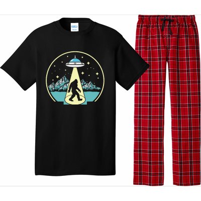 Bigfoot Abduction! Vintage Sasquatch & Ufo Alien Graphic Pajama Set