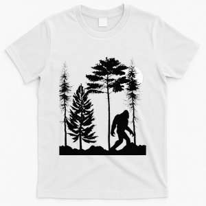 Bigfoo Bigfoot Hiding In Forest At Night Sasquatch T-Shirt