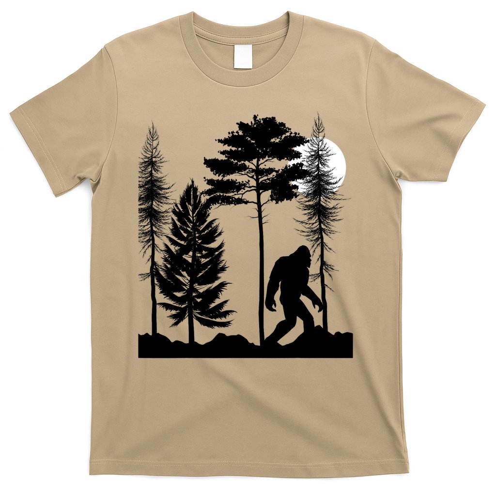 Bigfoot Bigfoot Hiding in Forest At Night Sasquatch  T-Shirt