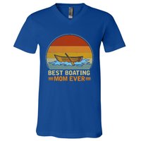 Best Boating Mom Ever Retro Vintage Boating Lover Mommy Gift V-Neck T-Shirt