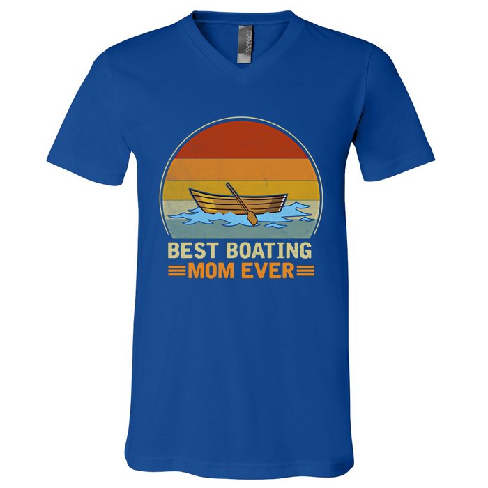 Best Boating Mom Ever Retro Vintage Boating Lover Mommy Gift V-Neck T-Shirt