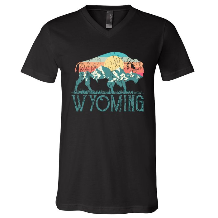 Bison Buffalo Retro Wyoming Wy Mountains Retro V-Neck T-Shirt